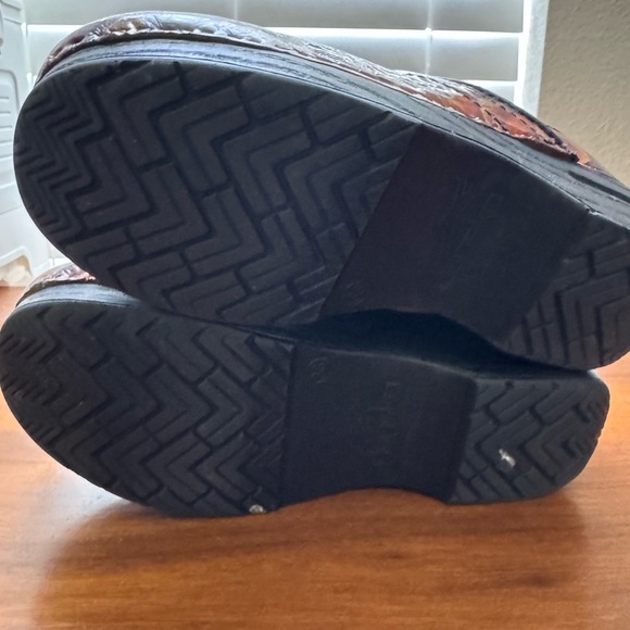 Dansko Brown and Orange Snakeskin style Clogs Sz 36/6 - Picture 2 of 7